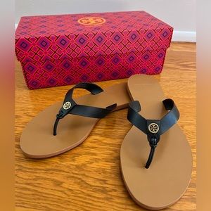 Tory Burch Manon Thong Sandal, (Black, size 6.5) Like New.